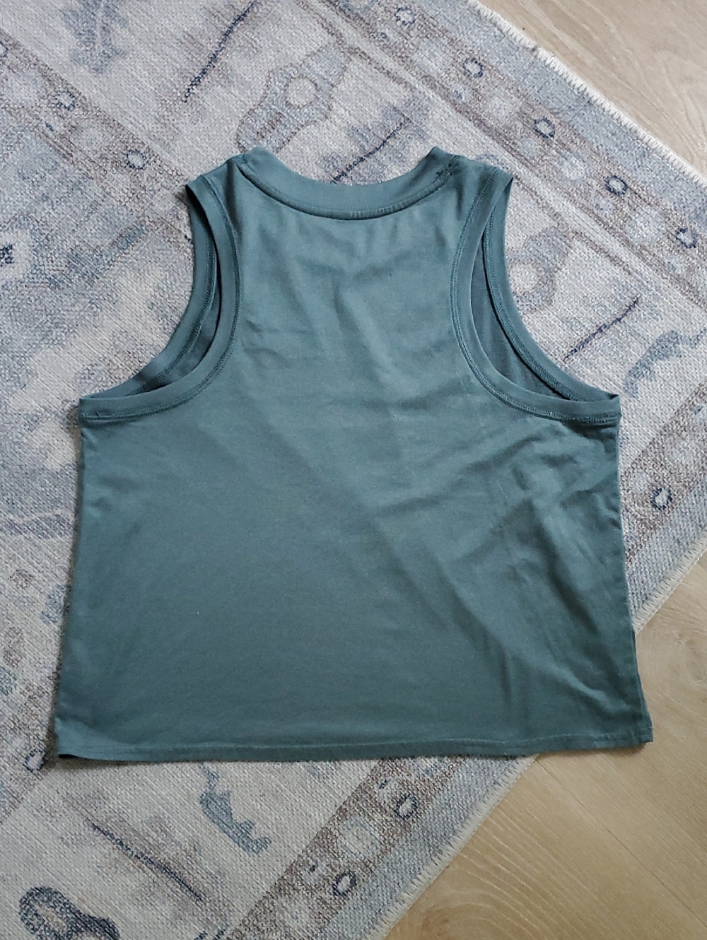 Vuori Energy Tank Top Shirt Green Performance Athleisure SzM - Picture 4 of 7